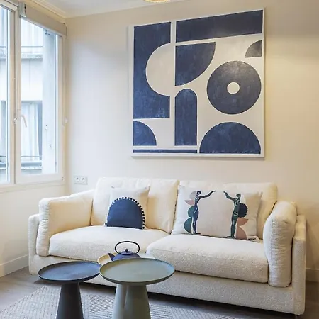 The Blue On Champs Elysees Avenue Daire Paris