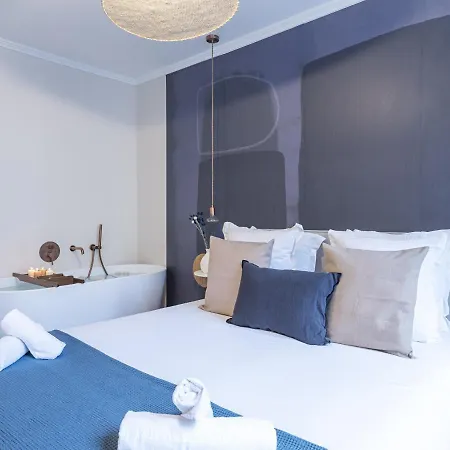 The Blue On Champs Elysees Avenue باريس