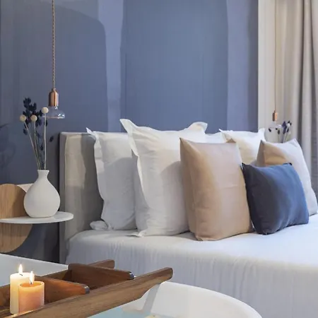 The Blue On Champs Elysees Avenue * باريس